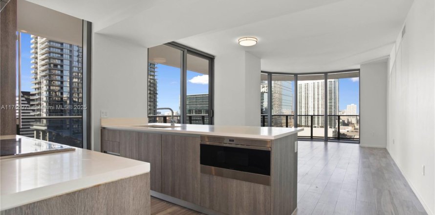 Condo in Miami, Florida, 3 bedrooms № 1581542