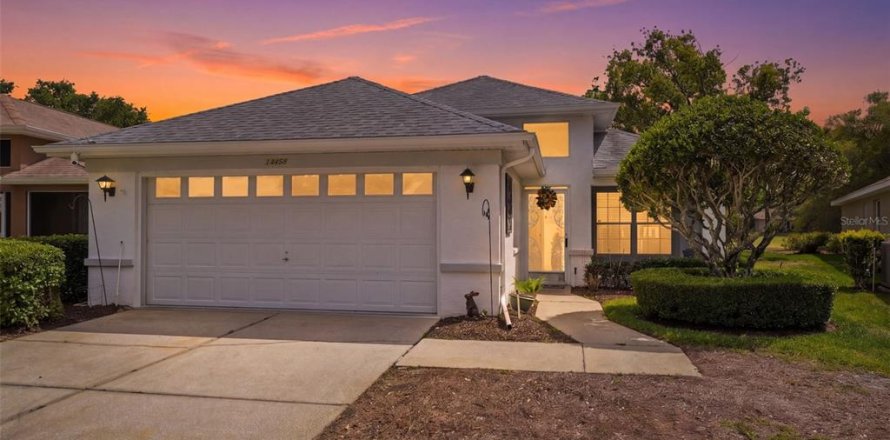 House in Spring Hill, Florida 3 bedrooms, 169.08 sq.m. № 2092016