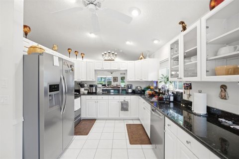 House in Spring Hill, Florida 3 bedrooms, 169.08 sq.m. № 2092016 - photo 3