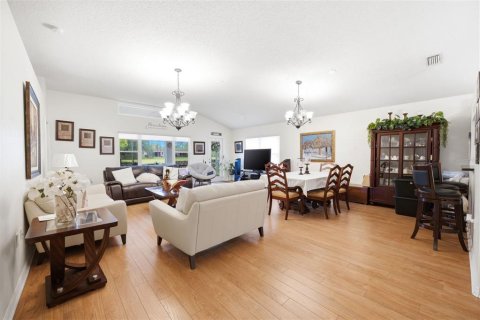 House in Spring Hill, Florida 3 bedrooms, 169.08 sq.m. № 2092016 - photo 11