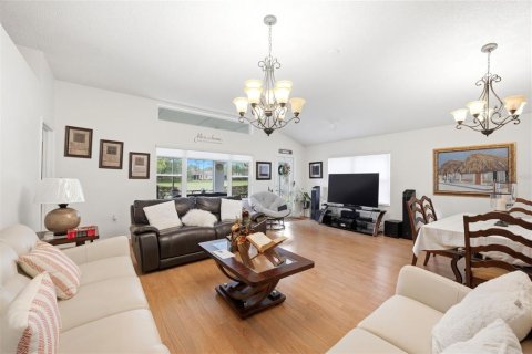 House in Spring Hill, Florida 3 bedrooms, 169.08 sq.m. № 2092016 - photo 2