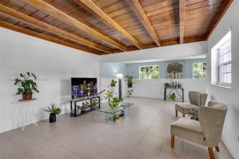 Купить виллу или дом в Норт-Майами, Флорида 4 спальни, 219.99м2, № 1971471 - фото 7