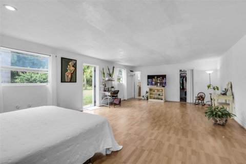 Купить виллу или дом в Норт-Майами, Флорида 4 спальни, 219.99м2, № 1971471 - фото 25