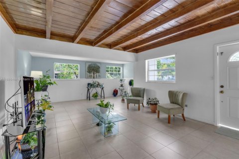 Купить виллу или дом в Норт-Майами, Флорида 4 спальни, 219.99м2, № 1971471 - фото 9