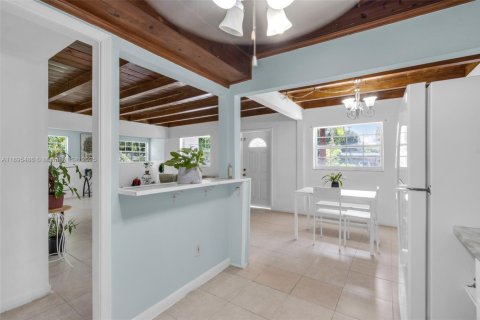 Купить виллу или дом в Норт-Майами, Флорида 4 спальни, 219.99м2, № 1971471 - фото 12