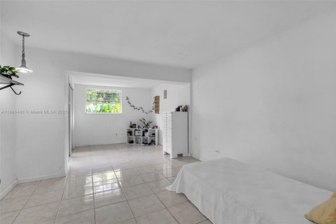 Купить виллу или дом в Норт-Майами, Флорида 4 спальни, 219.99м2, № 1971471 - фото 22