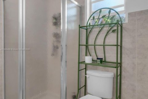 Купить виллу или дом в Норт-Майами, Флорида 4 спальни, 219.99м2, № 1971471 - фото 18