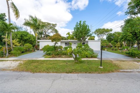 Купить виллу или дом в Норт-Майами, Флорида 4 спальни, 219.99м2, № 1971471 - фото 5