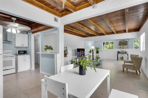 Купить виллу или дом в Норт-Майами, Флорида 4 спальни, 219.99м2, № 1971471 - фото 13