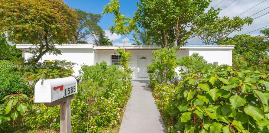 Дом в Норт-Майами, Флорида 4 спальни, 219.99м2 № 1971471