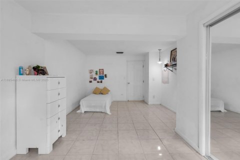 Купить виллу или дом в Норт-Майами, Флорида 4 спальни, 219.99м2, № 1971471 - фото 23