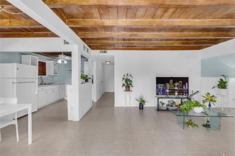 Купить виллу или дом в Норт-Майами, Флорида 4 спальни, 219.99м2, № 1971471 - фото 6