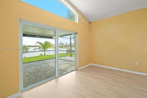 House in Pembroke Pines, Florida 3 bedrooms, 169.18 sq.m. № 1738345 - photo 14