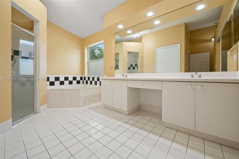 House in Pembroke Pines, Florida 3 bedrooms, 169.18 sq.m. № 1738345 - photo 18