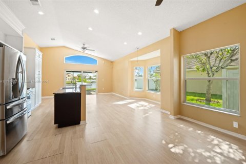 House in Pembroke Pines, Florida 3 bedrooms, 169.18 sq.m. № 1738345 - photo 10