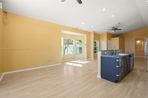 House in Pembroke Pines, Florida 3 bedrooms, 169.18 sq.m. № 1738345 - photo 13