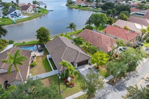House in Pembroke Pines, Florida 3 bedrooms, 169.18 sq.m. № 1738345 - photo 6