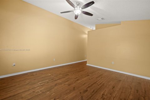House in Pembroke Pines, Florida 3 bedrooms, 169.18 sq.m. № 1738345 - photo 17