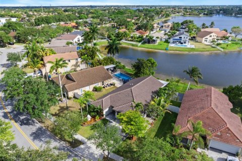 House in Pembroke Pines, Florida 3 bedrooms, 169.18 sq.m. № 1738345 - photo 4