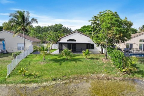 House in Pembroke Pines, Florida 3 bedrooms, 169.18 sq.m. № 1738345 - photo 27