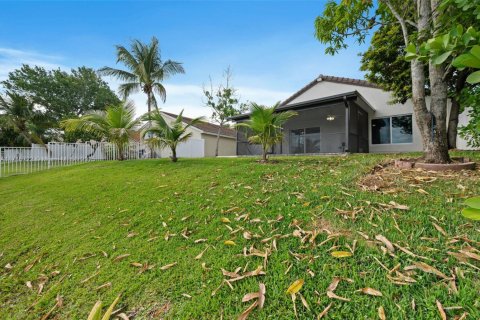 House in Pembroke Pines, Florida 3 bedrooms, 169.18 sq.m. № 1738345 - photo 30