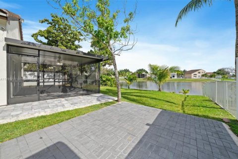 House in Pembroke Pines, Florida 3 bedrooms, 169.18 sq.m. № 1738345 - photo 26