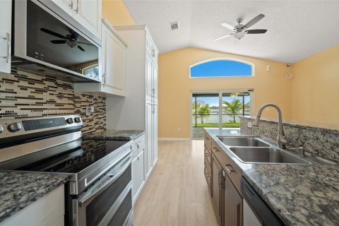 House in Pembroke Pines, Florida 3 bedrooms, 169.18 sq.m. № 1738345 - photo 12