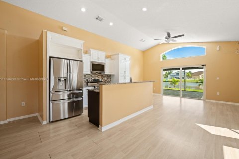 House in Pembroke Pines, Florida 3 bedrooms, 169.18 sq.m. № 1738345 - photo 9