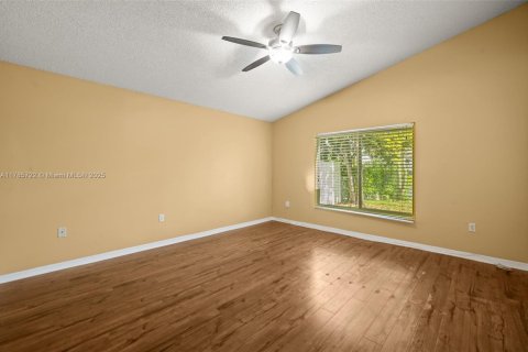 House in Pembroke Pines, Florida 3 bedrooms, 169.18 sq.m. № 1738345 - photo 16