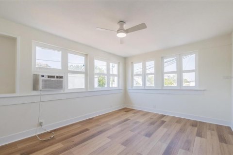 Immobilier commercial à vendre à Tarpon Springs, Floride: 589.93 m2 № 2272778 - photo 8