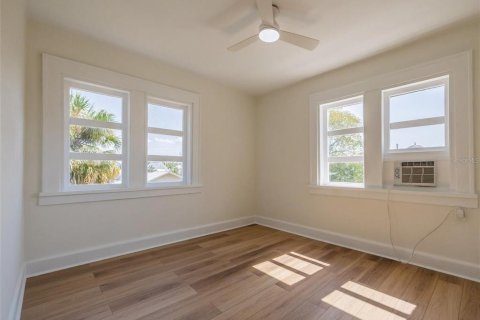 Immobilier commercial à vendre à Tarpon Springs, Floride: 589.93 m2 № 2272778 - photo 19