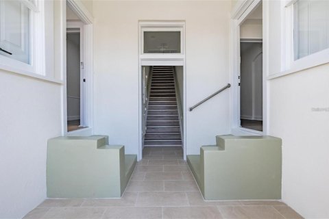 Immobilier commercial à vendre à Tarpon Springs, Floride: 589.93 m2 № 2272778 - photo 3