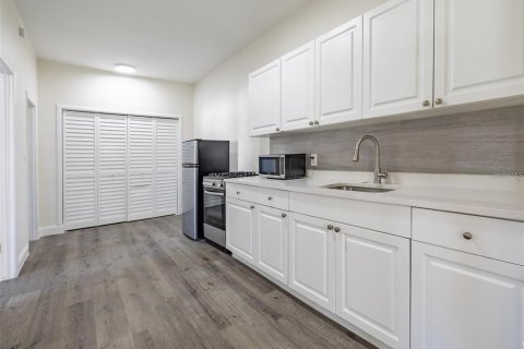 Immobilier commercial à vendre à Tarpon Springs, Floride: 589.93 m2 № 2272778 - photo 12