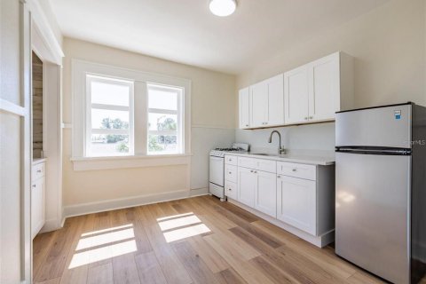 Immobilier commercial à vendre à Tarpon Springs, Floride: 589.93 m2 № 2272778 - photo 17