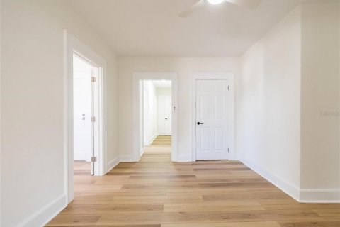 Immobilier commercial à vendre à Tarpon Springs, Floride: 589.93 m2 № 2272778 - photo 7