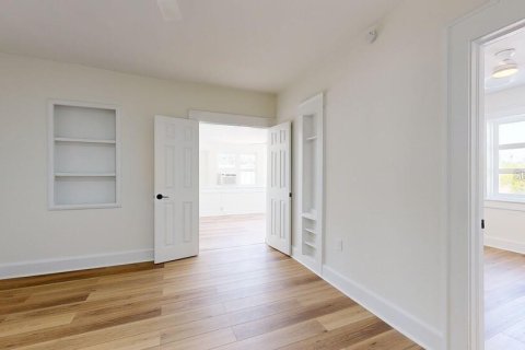 Immobilier commercial à vendre à Tarpon Springs, Floride: 589.93 m2 № 2272778 - photo 2