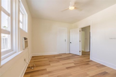 Immobilier commercial à vendre à Tarpon Springs, Floride: 589.93 m2 № 2272778 - photo 10