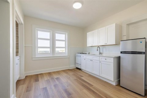 Immobilier commercial à vendre à Tarpon Springs, Floride: 589.93 m2 № 2272778 - photo 6