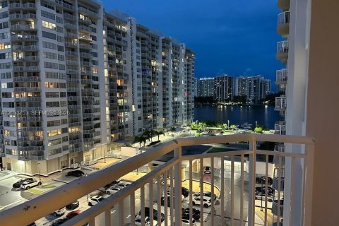 Condo in Aventura, Florida, 2 bedrooms  № 2341099 - photo 8