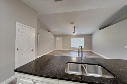 Villa ou maison à louer à Citrus Springs, Floride: 3 chambres, 133.59 m2 № 2395689 - photo 4