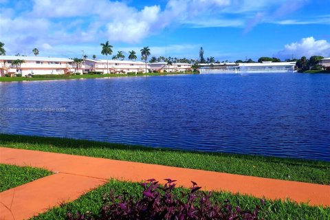 Condo in Hallandale Beach, Florida, 1 bedroom  № 1929554 - photo 3