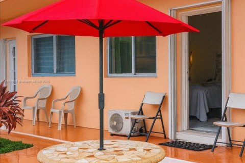 Condo in Hallandale Beach, Florida, 1 bedroom  № 1929554 - photo 13