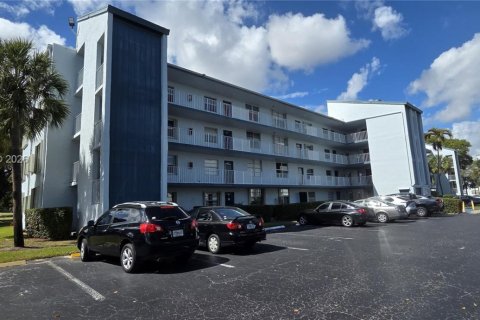 Copropriété à vendre à Margate, Floride: 2 chambres, 92.9 m2 № 2033938 - photo 2