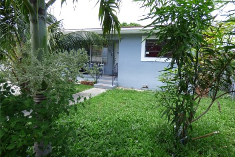 House in Miami, Florida 3 bedrooms, 139.35 sq.m. № 1895463 - photo 4