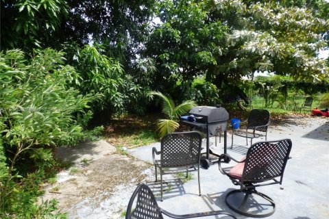 House in Miami, Florida 3 bedrooms, 139.35 sq.m. № 1895463 - photo 5