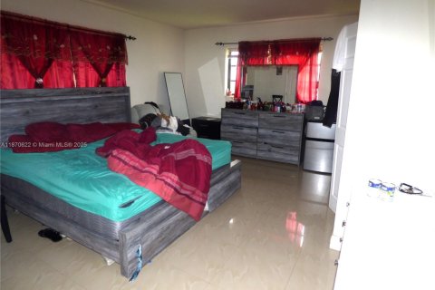 House in Miami, Florida 3 bedrooms, 139.35 sq.m. № 1895463 - photo 11