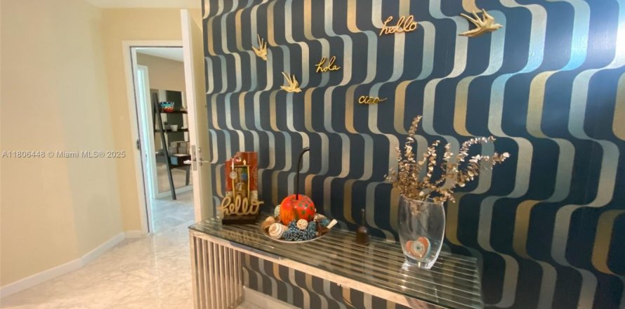 Condominio en Miami, Florida, 3 dormitorios № 1739193