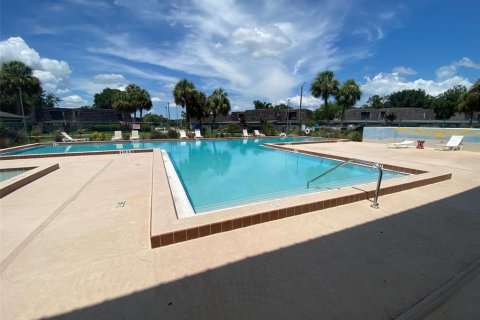 House in Leesburg, Florida 2 bedrooms, 119.66 sq.m. № 2203868 - photo 6