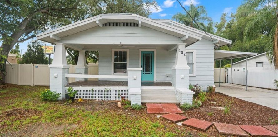 House in Tampa, Florida 3 bedrooms, 145.3 sq.m. № 2138713