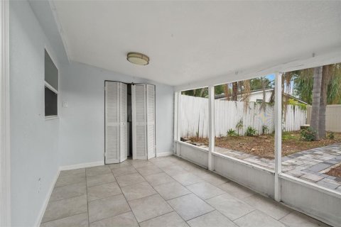 House in Tampa, Florida 3 bedrooms, 145.3 sq.m. № 2138713 - photo 30